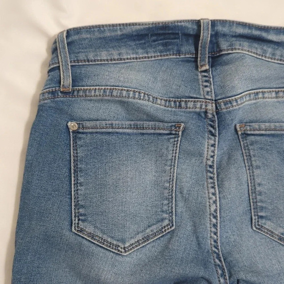 GUESS Distressed Mid-Rise Sexy Curve Skinny Jeans, Color Mid Wash Size 25 - Picture 10 of 16